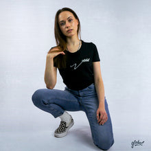 Lade das Bild in den Galerie-Viewer, "global" Swing Cropped Tee