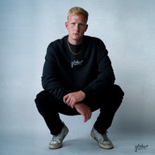 Lade das Bild in den Galerie-Viewer, Classic "global" Sweater