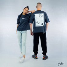 Lade das Bild in den Galerie-Viewer, &quot;Grid&quot; Oversized Unisex T-Shirt
