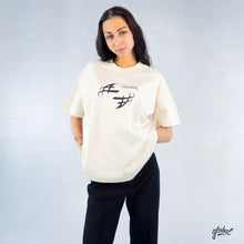 Lade das Bild in den Galerie-Viewer, &quot;Globe&quot; Oversized Unisex T-Shirt
