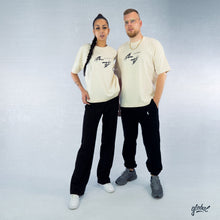 Lade das Bild in den Galerie-Viewer, &quot;Globe&quot; Oversized Unisex T-Shirt
