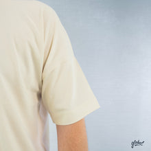 Lade das Bild in den Galerie-Viewer, &quot;Globe&quot; Oversized Unisex T-Shirt
