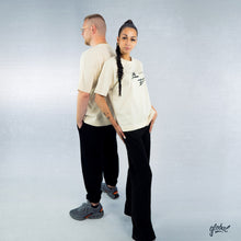 Lade das Bild in den Galerie-Viewer, &quot;Globe&quot; Oversized Unisex T-Shirt
