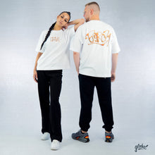 Lade das Bild in den Galerie-Viewer, &quot;Honey&quot; Oversized Unisex T-Shirt
