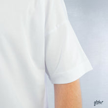 Lade das Bild in den Galerie-Viewer, &quot;Honey&quot; Oversized Unisex T-Shirt

