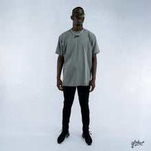 Lade das Bild in den Galerie-Viewer, &quot;global&quot; Acid Oversized Tee
