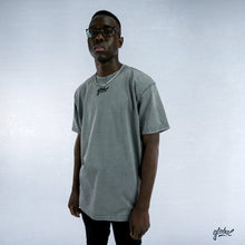 Lade das Bild in den Galerie-Viewer, &quot;global&quot; Acid Oversized Tee

