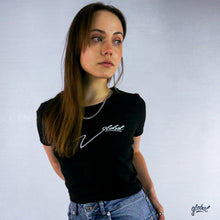 Lade das Bild in den Galerie-Viewer, &quot;global&quot; Swing Cropped Tee
