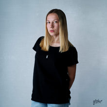 Lade das Bild in den Galerie-Viewer, Classic &quot;Chair Rider&quot; Shirt Girly schwarz
