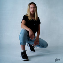 Lade das Bild in den Galerie-Viewer, Classic &quot;Chair Rider&quot; Shirt Girly schwarz
