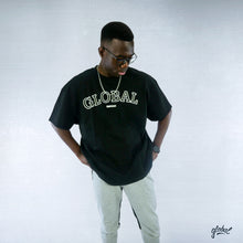 Lade das Bild in den Galerie-Viewer, „global“ College Heavy Tee
