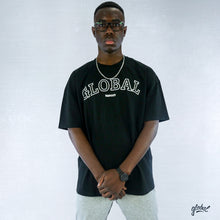 Lade das Bild in den Galerie-Viewer, „global“ College Heavy Tee
